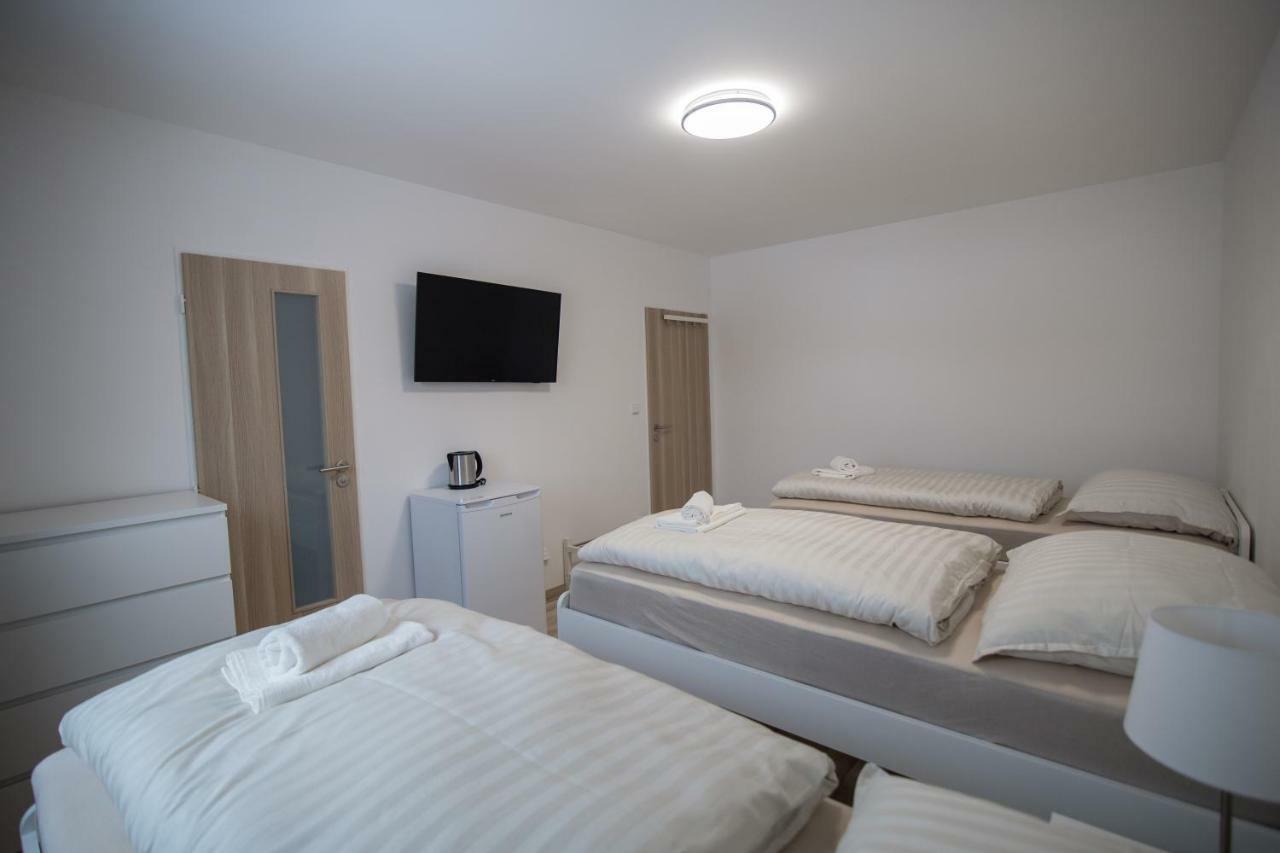 Hostka  Apartment Simona מראה חיצוני תמונה