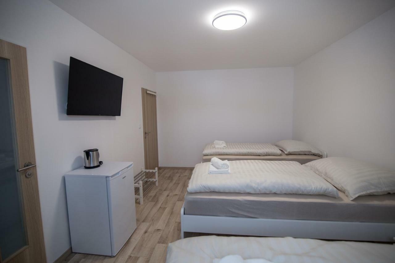 Hostka  Apartment Simona מראה חיצוני תמונה