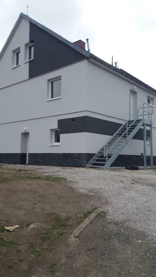 Hostka  Apartment Simona מראה חיצוני תמונה